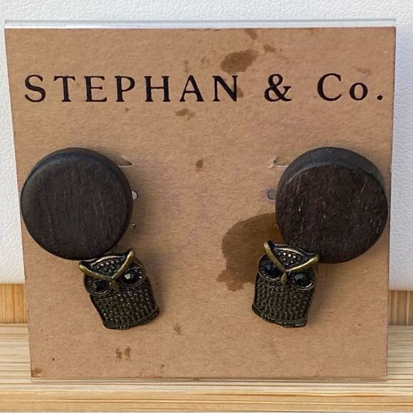 NEW NWT Nordstrom Stephan & Co Owl & Wood Circle Stud Earrings. - Picture 2 of 7